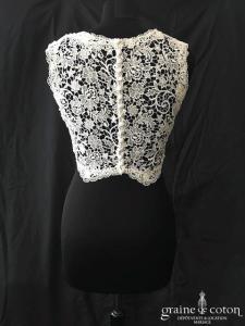 Boléro en guipure brodée ivoire sans manches et encolure bateau