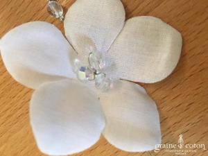 Création - Bracelet fleur câblé avec perles transparentes