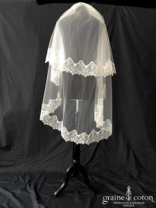 Voile mi long en tulle ivoire clair bordé de fine dentelle