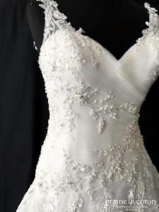 Elianna Moore - Robe drapée en tulle et dentelle