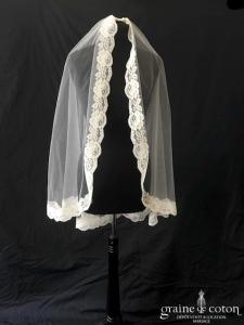 Création - Voile mi long en tulle ivoire bordé de fine dentelle