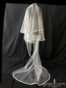 Voile long de 3 mètres en tulle blanc bordé d'un large biais de satin
