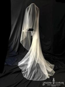 Nuit Blanche - Voile long de 3,20 mètres en tulle ivoire surjeté