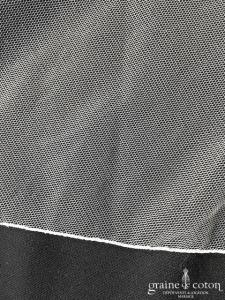 Nuit Blanche - Voile long de 3,20 mètres en tulle ivoire surjeté