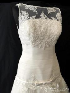 San Patrick pour Pronovias - Robe taille basse en tulle et dentelle ivoire clair