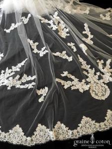 Pronovias - Voile long de 3,5 mètres en tulle ivoire bordé de dentelle de Calais