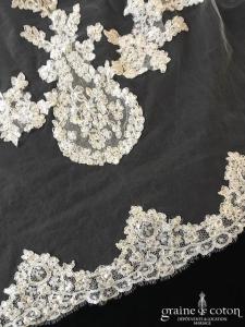 Pronovias - Voile long de 3,5 mètres en tulle ivoire bordé de dentelle de Calais