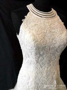 Elianna Moore - Robe sirène en dentelle ivoire encolure américaine