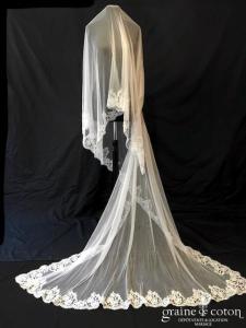 Delphine Manivet - Voile rectangulaire long de 3 mètres en tulle de soie fluide ivoire bordé de dentelle de Calais