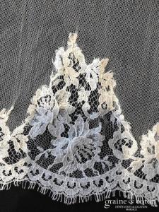 Delphine Manivet - Voile rectangulaire long de 3 mètres en tulle de soie fluide ivoire bordé de dentelle de Calais