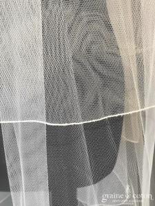 Nuit Blanche - Voile long de 3 mètres en tulle ivoire clair surjeté