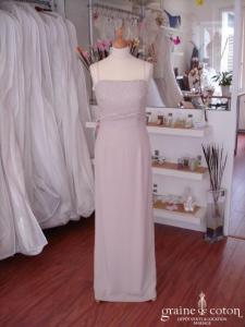 Robe longue fendue crème avec bustier en perles