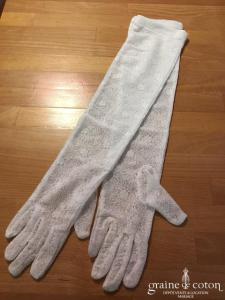 Création - Gants longs en dentelle strech ivoire clair motifs petites fleurs
