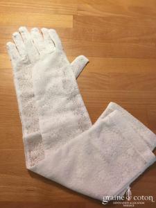 Création - Gants longs en dentelle strech ivoire clair motifs petites fleurs