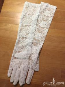 Création - Gants mi longs en dentelle strech ivoire clair motifs grandes fleurs