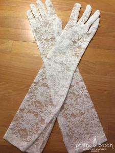 Création - Gants mi longs en dentelle strech ivoire clair motifs grandes fleurs