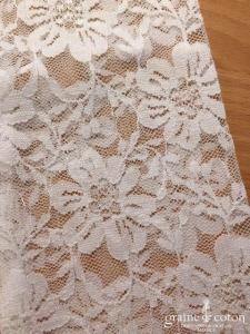 Création - Gants mi longs en dentelle strech ivoire clair motifs grandes fleurs