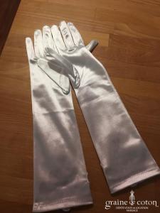 Création - Gants mi longs en satin blanc rebrodé de perles