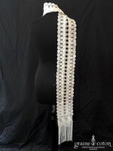 Étole fine en dentelle blanche