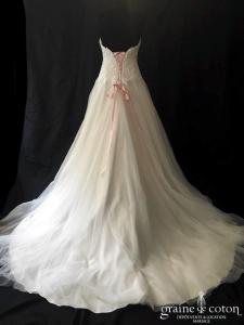 Eleni Elias by Demetrios - Robe bustier coeur en guipure et tulle rose poudré