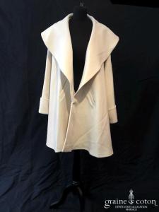 Delphine Manivet - Manteau mi long en laine ivoire, dos au point de croix