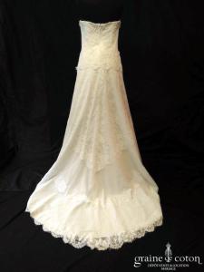 Harriet de Prag pour Cymbeline - Création bustier fourreau en dentelle ivoire clair