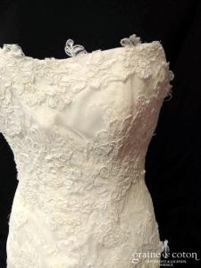 Harriet de Prag pour Cymbeline - Création bustier fourreau en dentelle ivoire clair