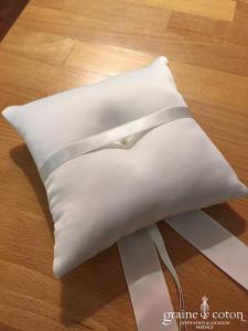 Marc Orian - Coussin d'alliances ivoire en dentelle et satin