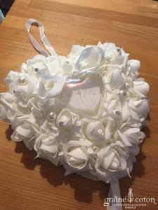 Création - Coussin d'alliances coeur avec petite boîte transparente pour les alliances
