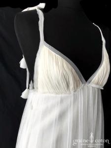 Delphine Manivet - Robe en tulle plissé empire décolleté triangle