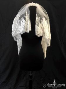 Priam - Voile court ivoire clair bordé de dentelle