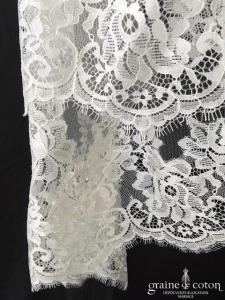 Priam - Voile court ivoire clair bordé de dentelle