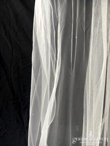 Bianco Evento - Voile simple long de 200 cm en soft tulle ivoire surjeté avec strass Swarovski