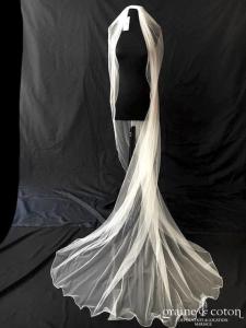 Bianco Evento - Voile simple long de 2,50 mètres en soft tulle ivoire surjeté avec strass Swarovski