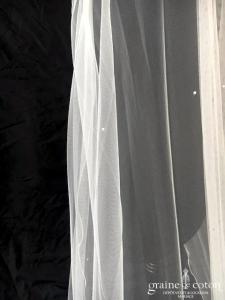Bianco Evento - Voile simple long de 2,50 mètres en soft tulle ivoire surjeté avec strass Swarovski