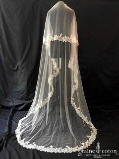 Carrière - Voile long de 2,20 mètres en tulle ivoire bordé de dentelle de Chantilly NA