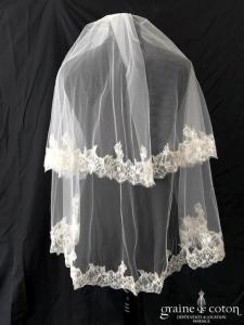 Pronovias - Voile court en tulle ivoire bordé de fine dentelle de Chantilly perlée