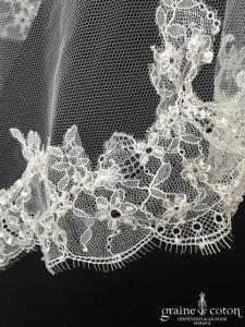 Pronovias - Voile court en tulle ivoire bordé de fine dentelle de Chantilly perlée