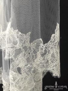 La Sposa pour Pronovias - Voile court en tulle ivoire bordé de fine dentelle de Chantilly