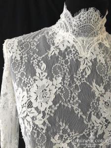 Pronovias - Boléro en dentelle de Calais à manches longues et dos boutonné