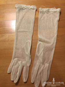 Gants en tulle de soie fluide bordé de fines perles ivoires