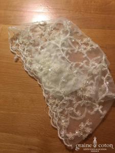 Bonnet /calotte de mariée en tulle et broderies ivoire