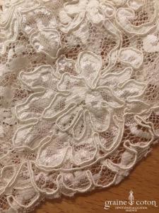 Bonnet /calotte de mariée en dentelle de Calais ivoire