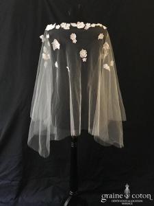 Cape / étole en tulle ivoire avec guipure de dentelle fleurs