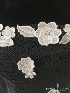 Cape / étole en tulle ivoire avec guipure de dentelle fleurs