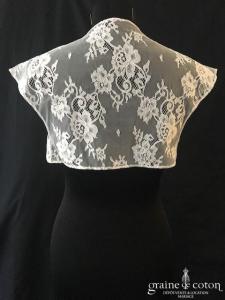 Boléro en fine dentelle ivoire manches courtes