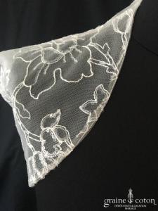 Boléro en tulle brodé ivoire manches courtes