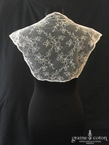 Boléro en tulle brodé ivoire manches courtes motifs fleurs et feuilles