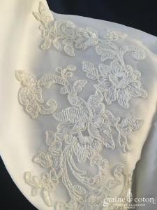 Boléro en mikado de soie ivoire clair avec dentelle et manches longues