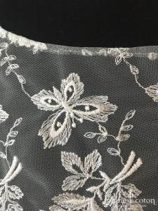 Boléro à manches longues à fermer dans le dos en tulle et broderies ivoire